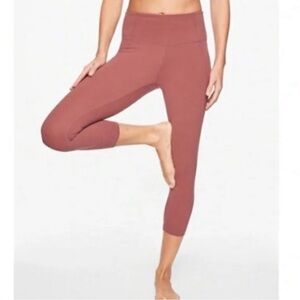ATHLETA Salutation Crop Capri Leggings Powervita Stretch Dusty Rose Size Small